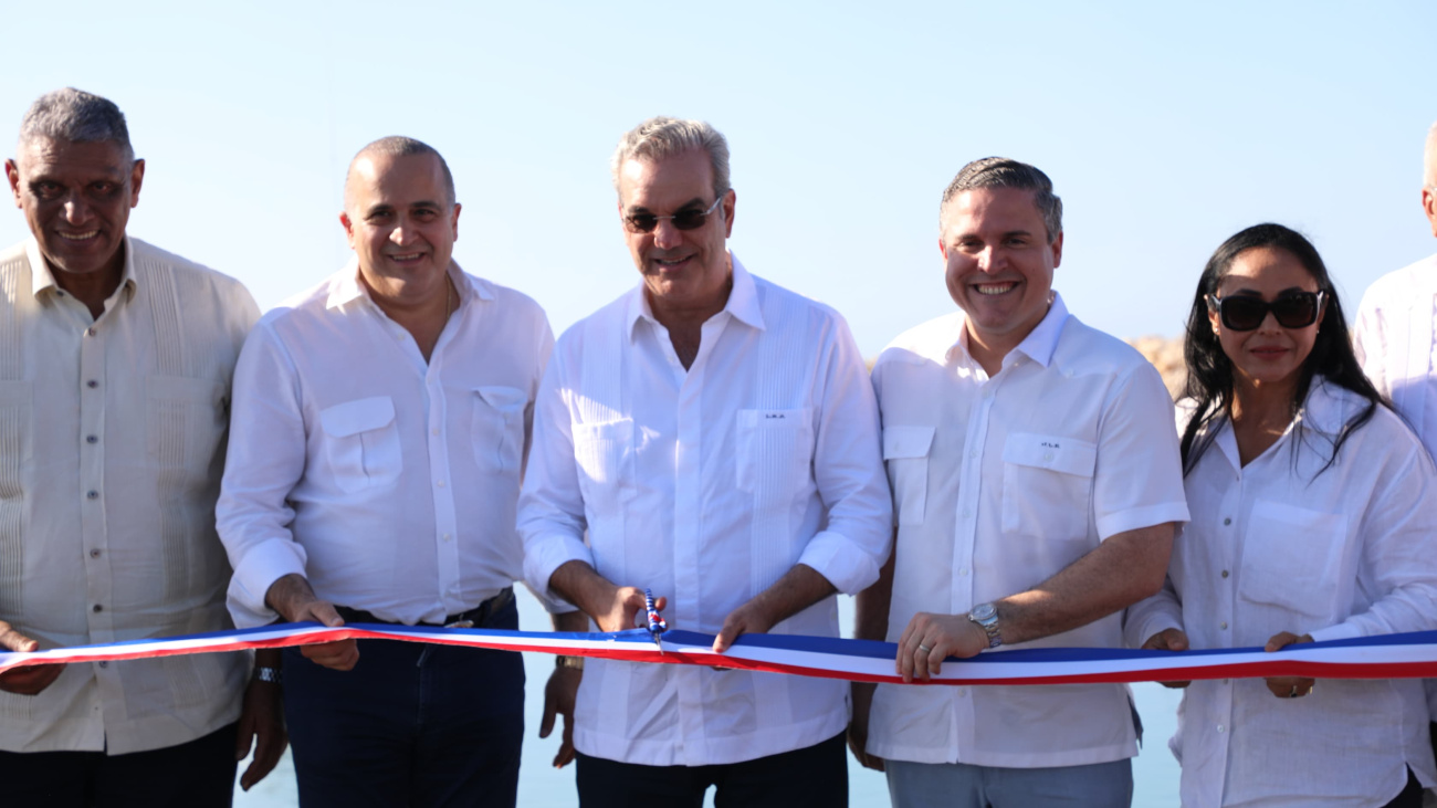 Abinader entrega muelles en Río San Juan y Cabrera para la pesca