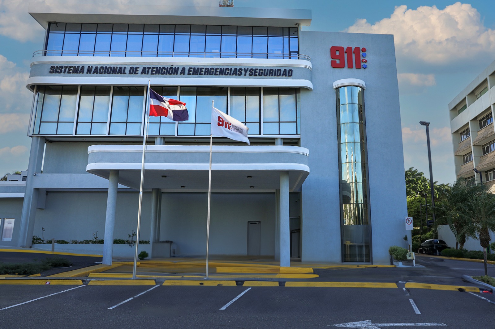Sistema 911 coordina asistencia ante accidente de tránsito en establecimiento comercial del Distrito Nacional