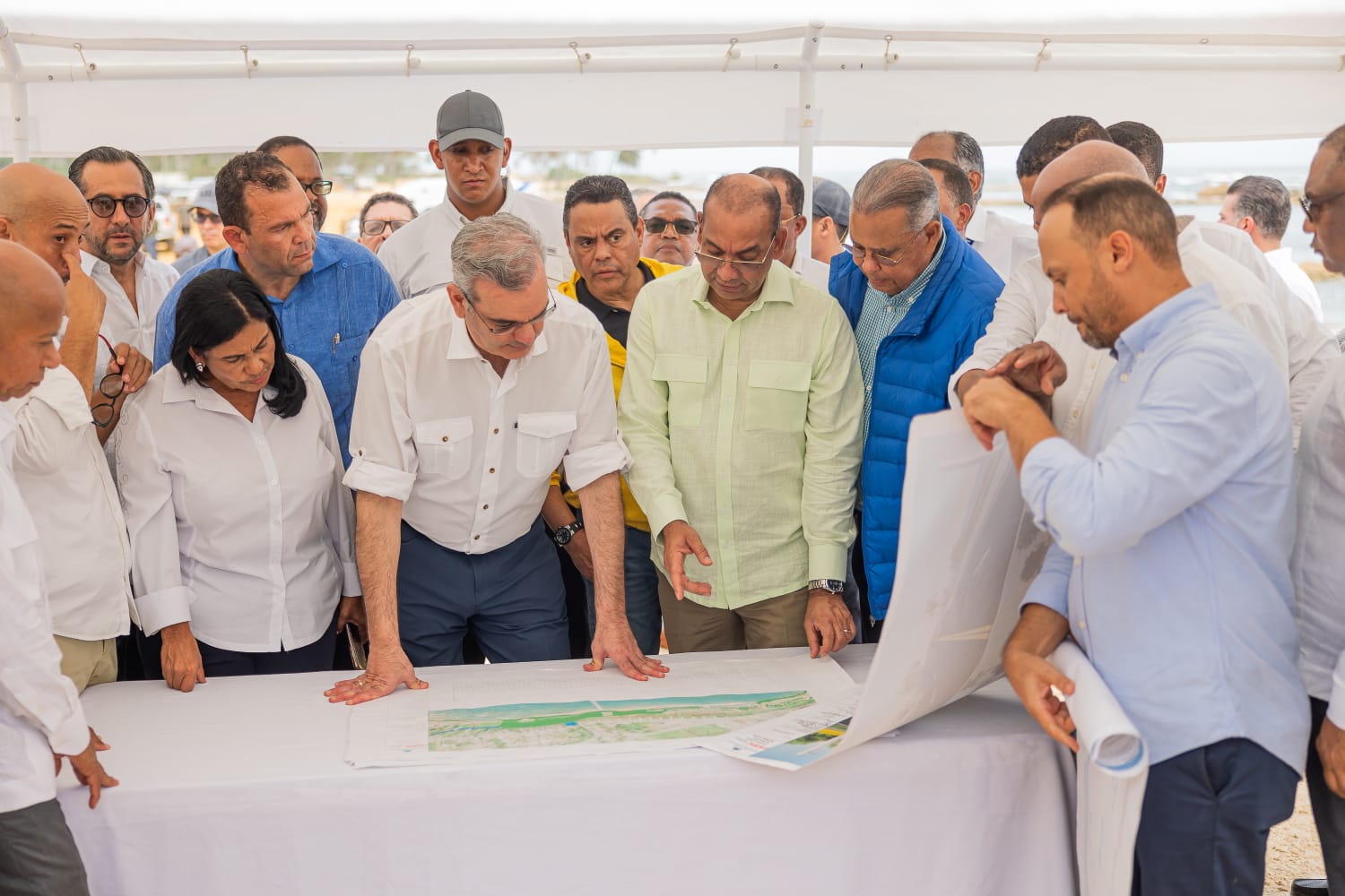 Presidente Abinader supervisa obras en provincia Maria Trinidad Sanchez