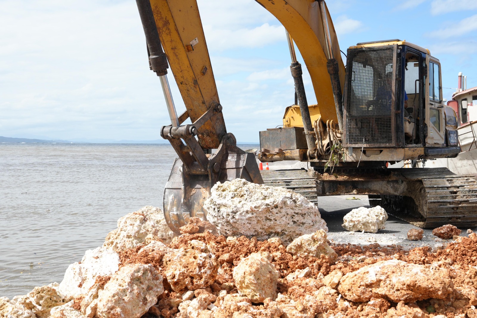 APORDOM responde de inmediato reparando muelle turístico y pesquero de Río San Juan tras fenómeno atmosférico
