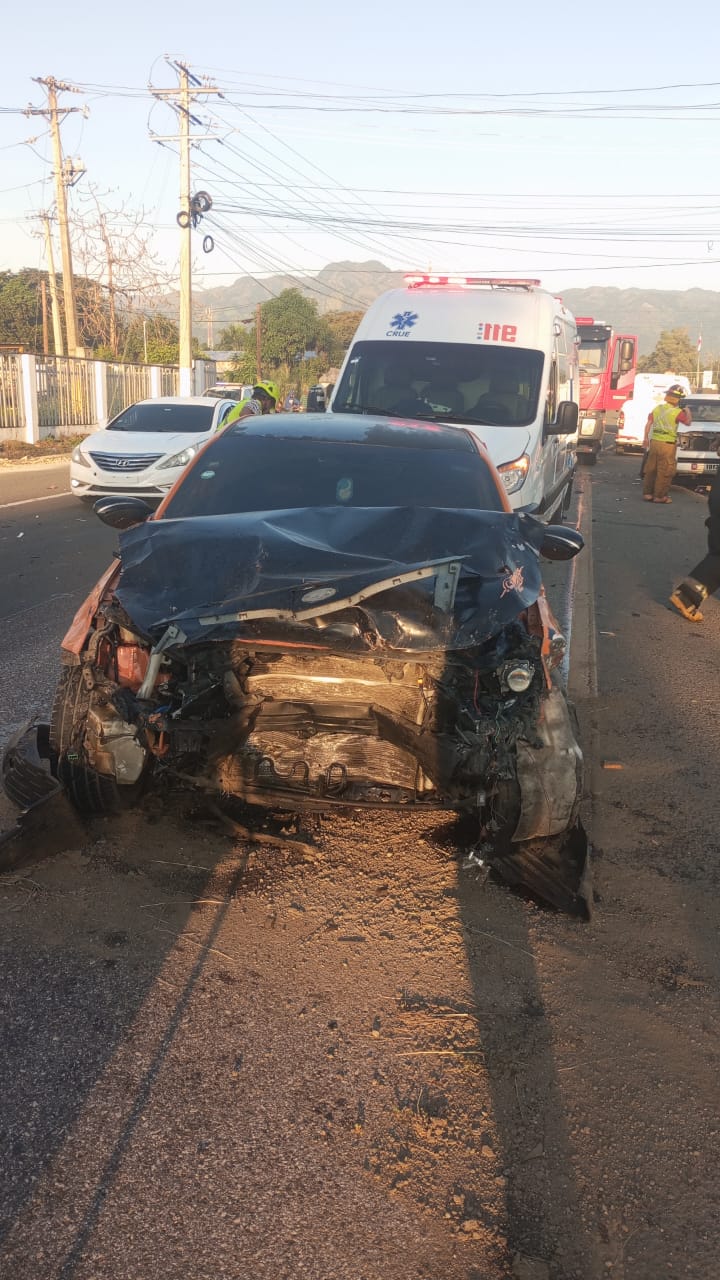 Sistema 911 coordina asistencia en accidente múltiple en Bonao