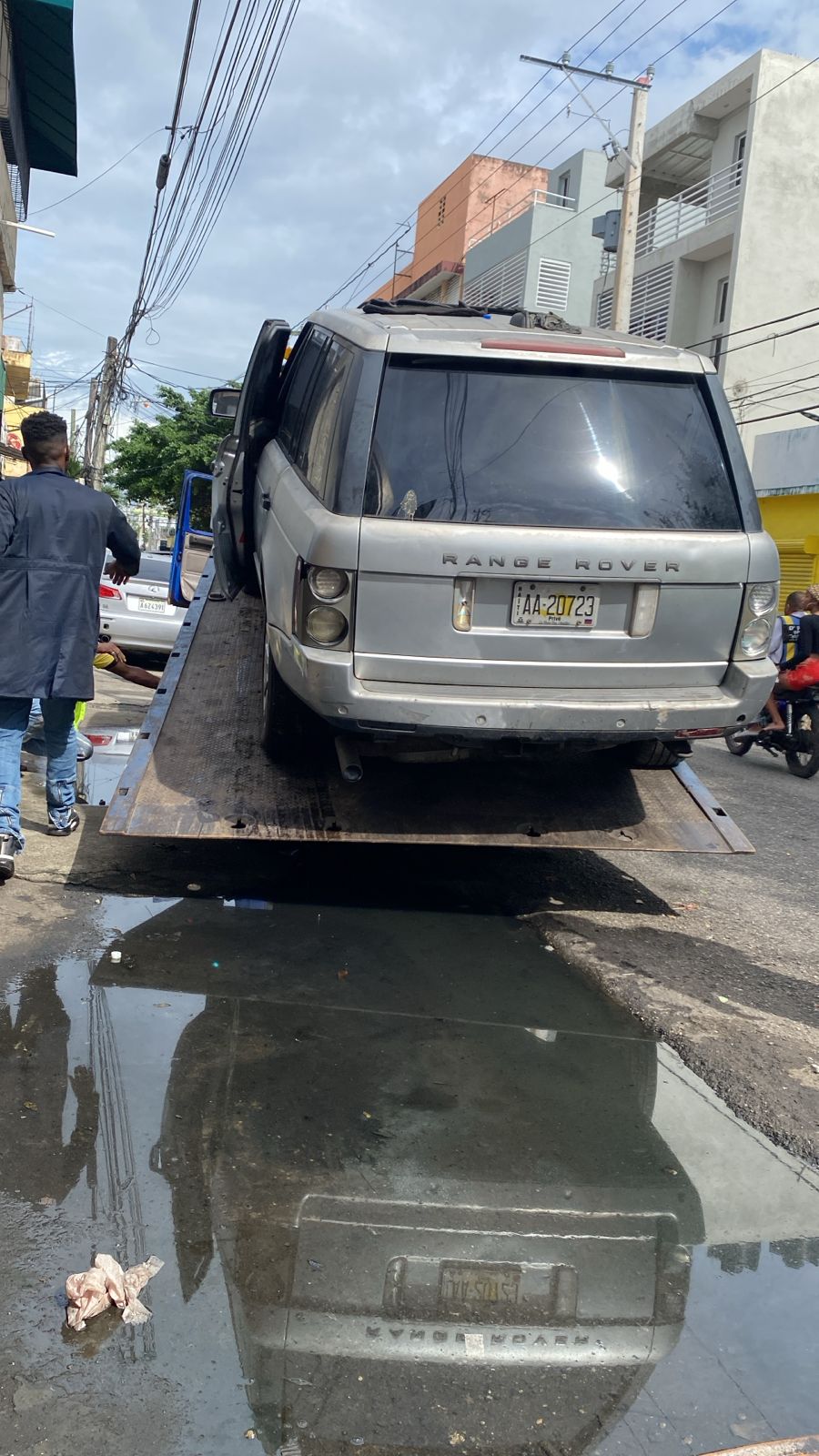 Alcaldía del Distrito Nacional retira chatarras durante operativo en Villa Juana