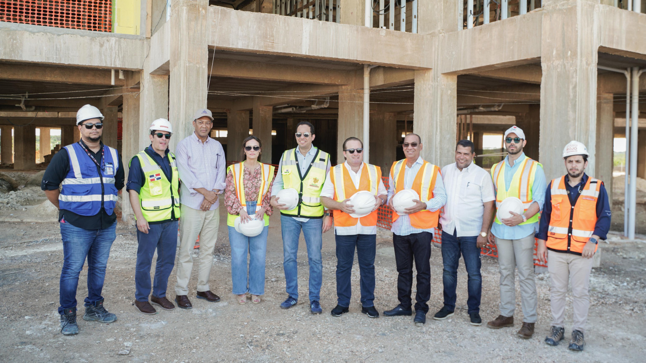 Ministro de la Presidencia supervisa avances del proyecto Cabo Rojo y participa en conversatorio con sectores productivos de Pedernales