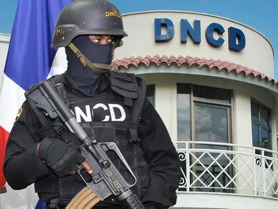 La DNCD y Ministerio Público Realizan Allanamiento en Puerto Plata: Detenidos Dos Miembros de Red de Distribución de Drogas
