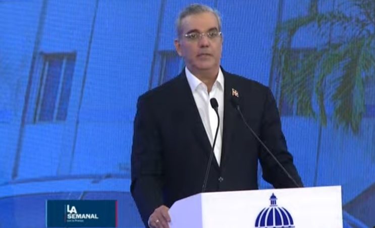 Abinader firma pacto reduciría 50 % accidentes de tránsito en RD