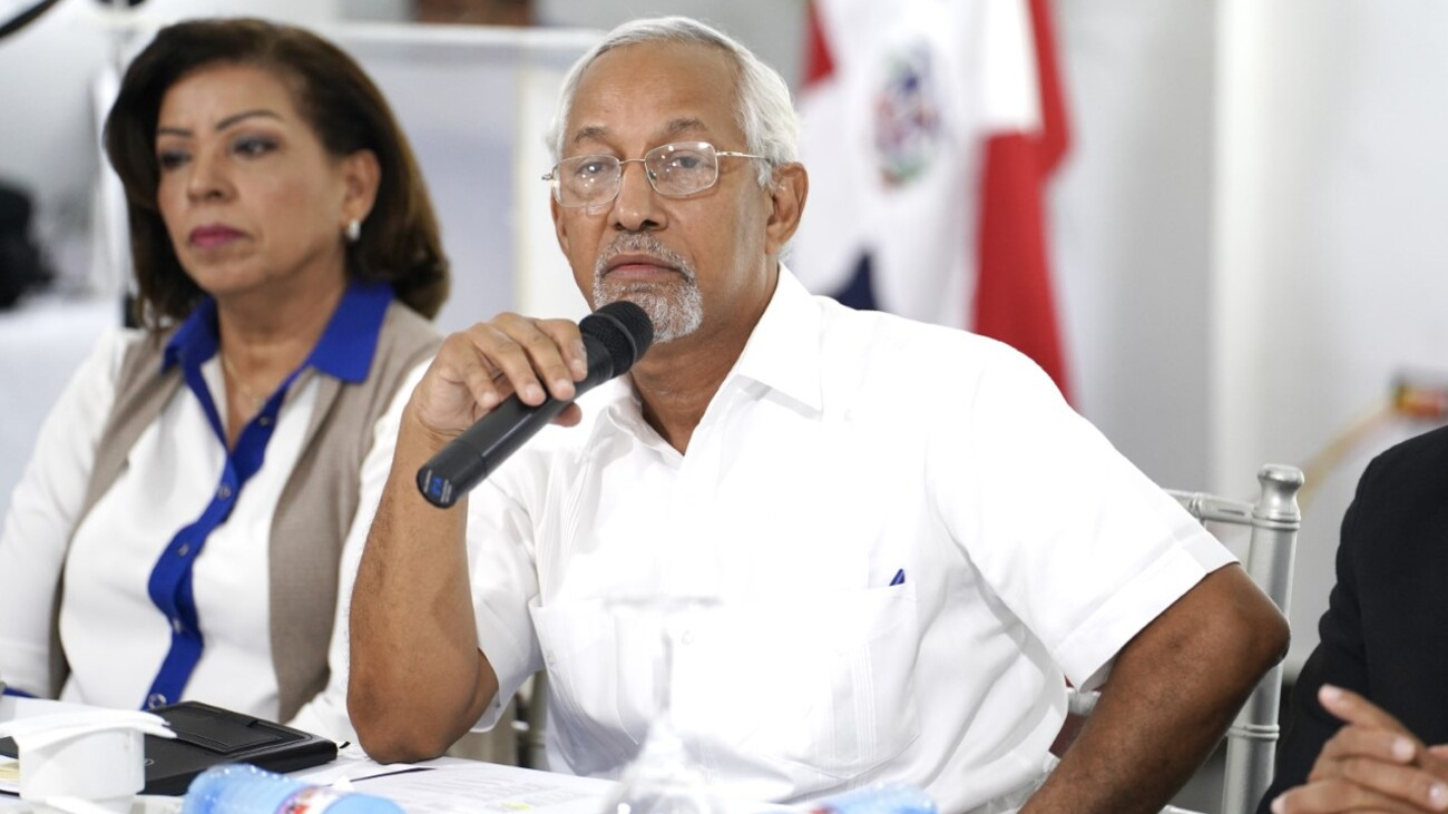 Ministro de Educación asegura que la escuela necesita el apoyo de la familia
