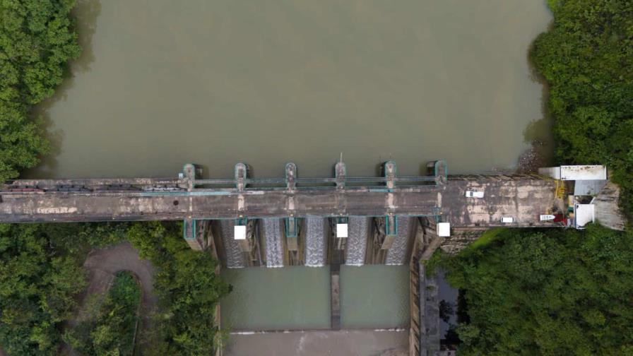 Prohíben el uso de balnearios en el río Nizao por el vaciado de la presa Aguacate
