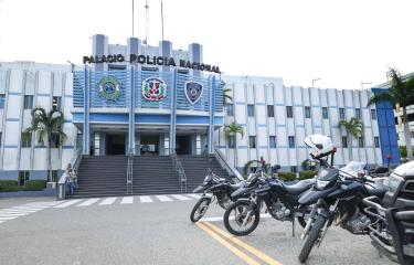 La Policía Nacional recupera tractor sustraído en Villa La Mata y apresa a dos personas involucradas