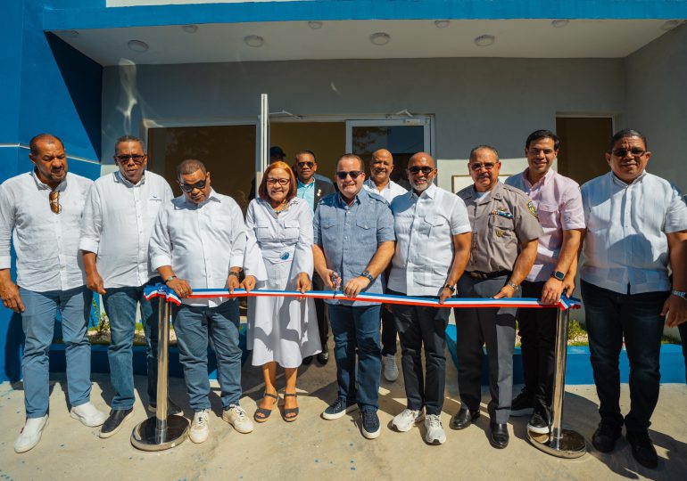 Ministro Paliza inaugura destacamento policial en Barahona; destaca disminución significativa de homicidios en el país