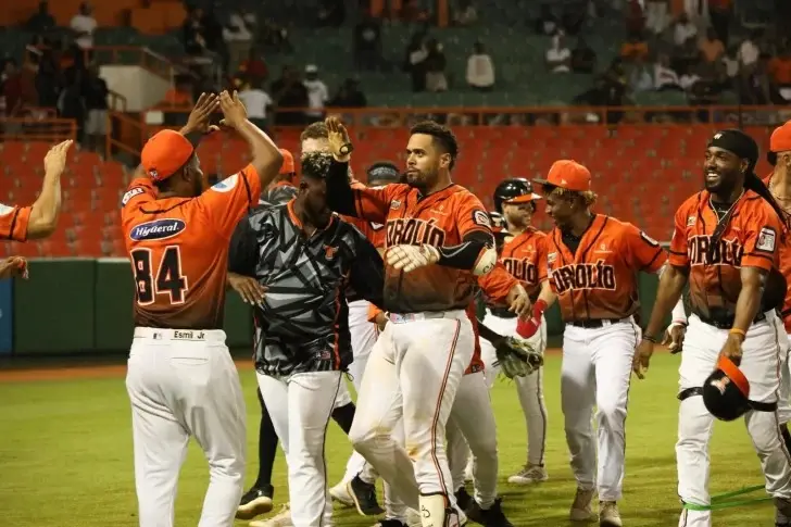 Toros ganan tercero en línea al vencer a las Águilas