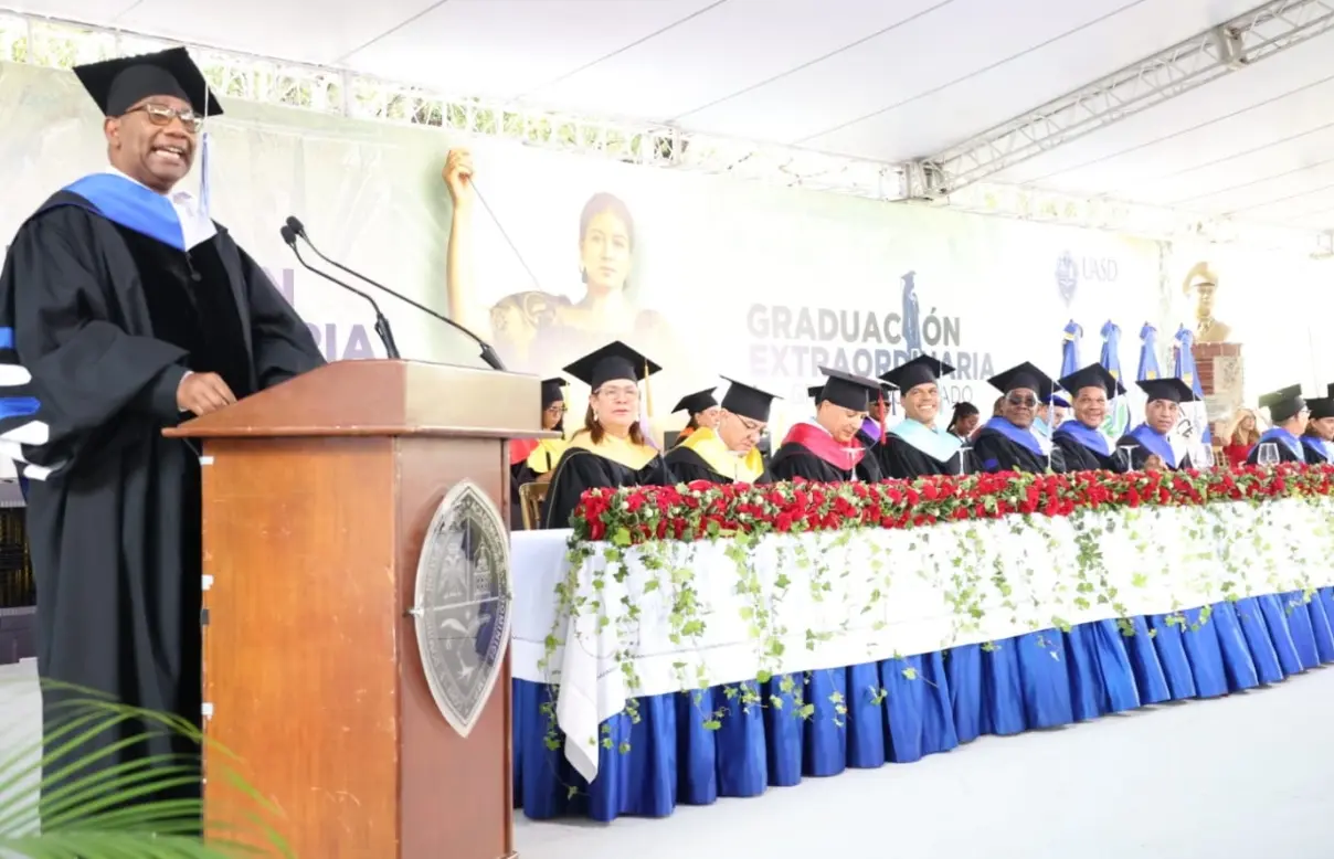 La UASD entrega 2,432 títulos, incluyendo 607 de posgrado y 9 doctores