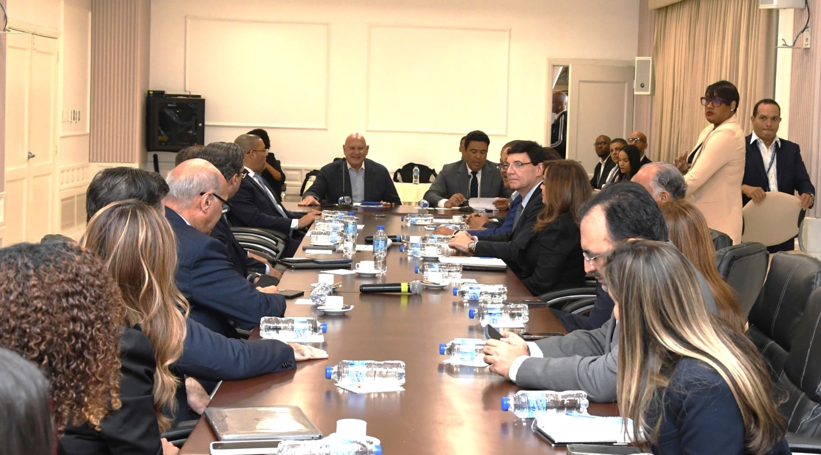 Comisión Especial del Senado que estudia modificaciones al Código Laboral escucha al sector empresarial