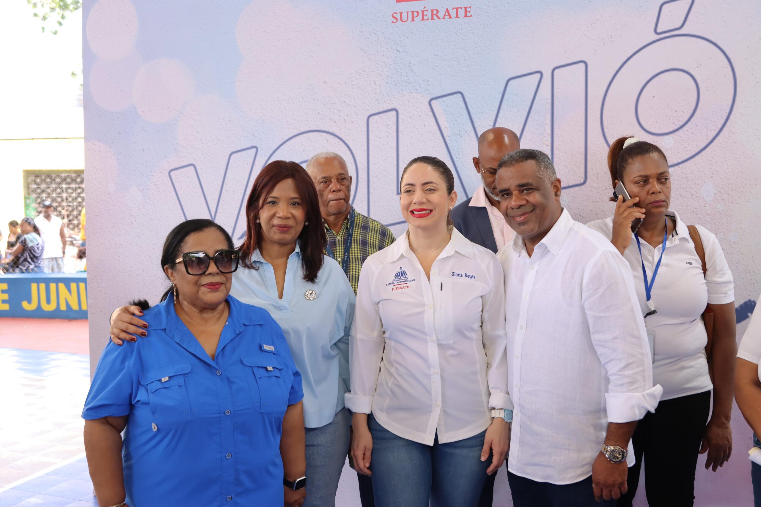 Supérate inicia entrega de Bono Navideño en Santo Domingo Este; la institución llevará la “brisita navideña” a 350 mil familias