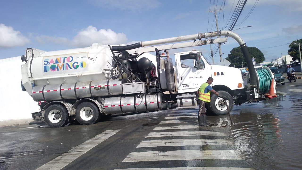 Alcaldía del DN mitiga efectos de las lluvias con operativo de limpieza de filtrantes e imbornales