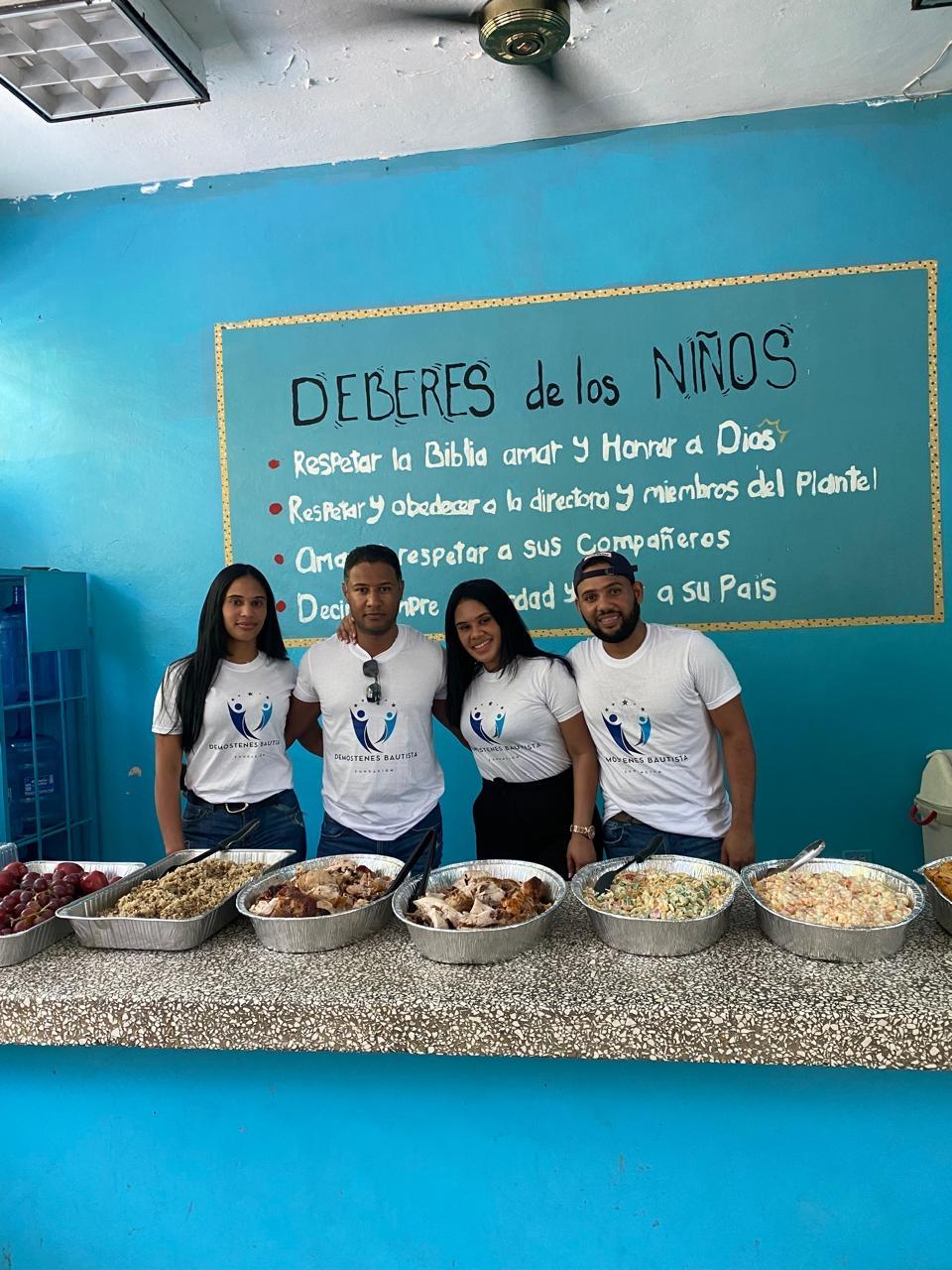 Fundación Demóstenes Bautista realiza almuerzo navideño a niños de escasos recursos