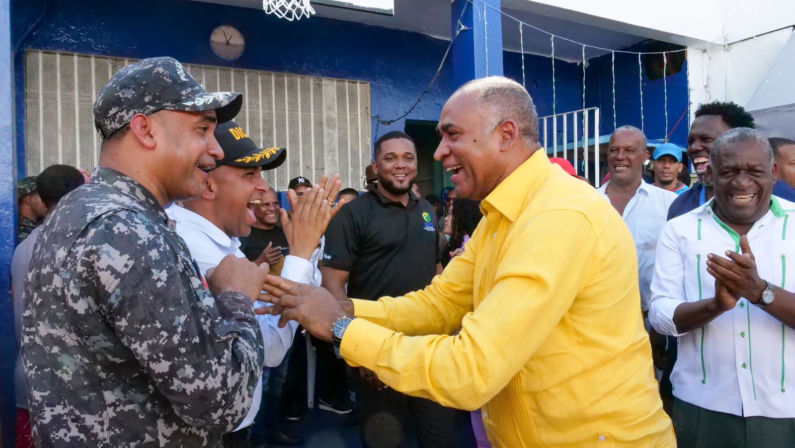 Senador Julito Fulcar ofrece almuerzo y celebra actividades recreativas con privados de libertad en la Cárcel Pública de Baní