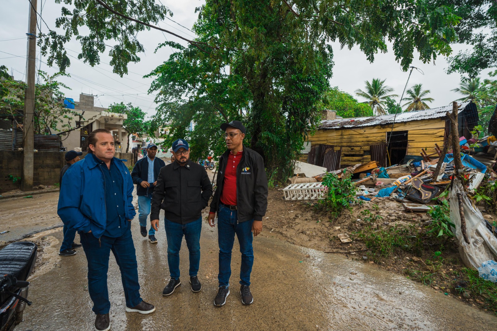 Ministro Paliza garantiza asistencia a familias afectadas por lluvias en Puerto Plata; anuncia visita del presidente Abinader