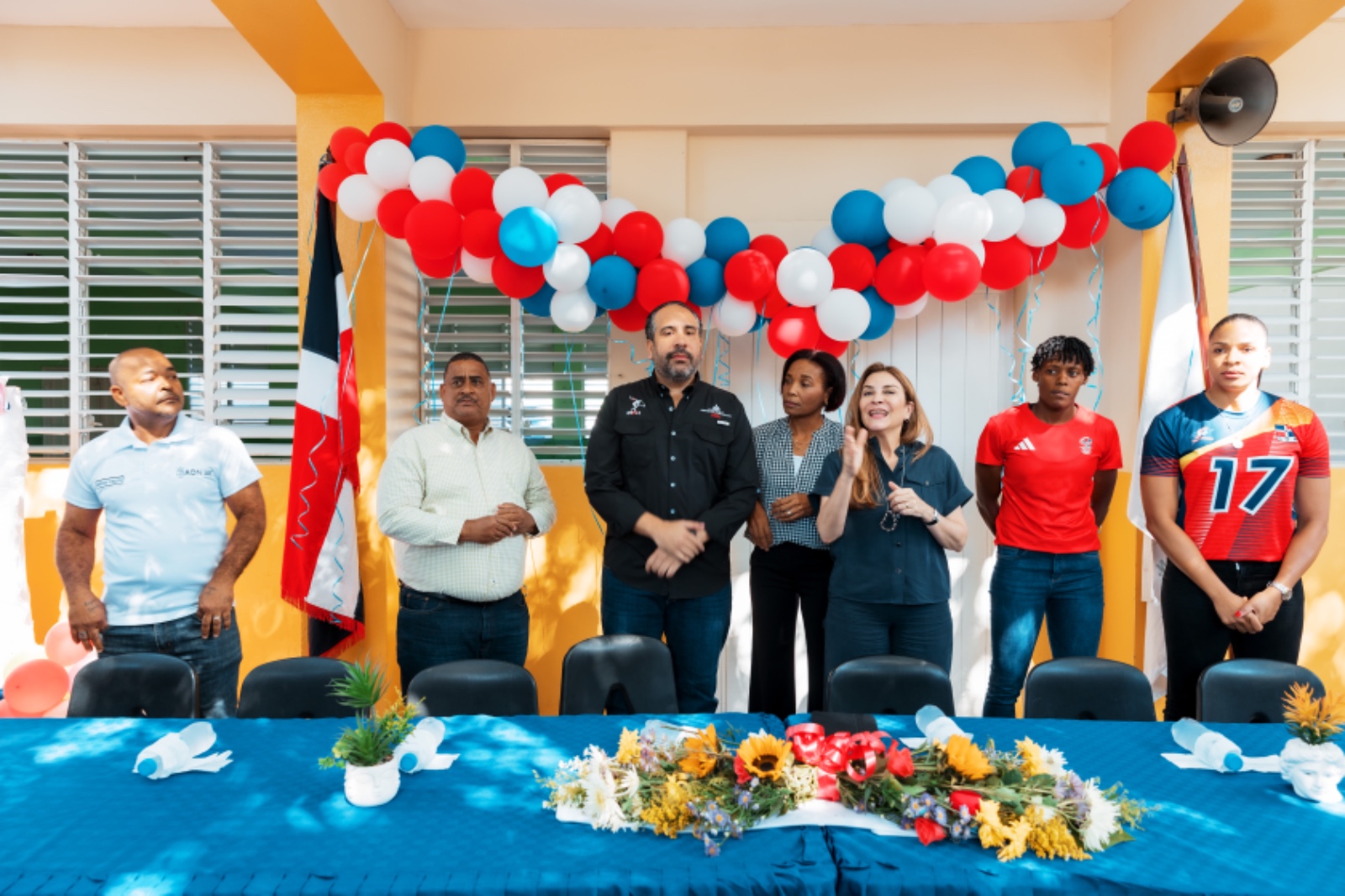 Carolina Mejía celebra Día de la Juventud con estudiantes de La Zurza
