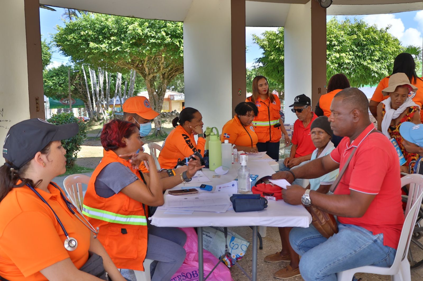 Defensa Civil realiza gran operativo médico en Sabana Grande de Boyá
