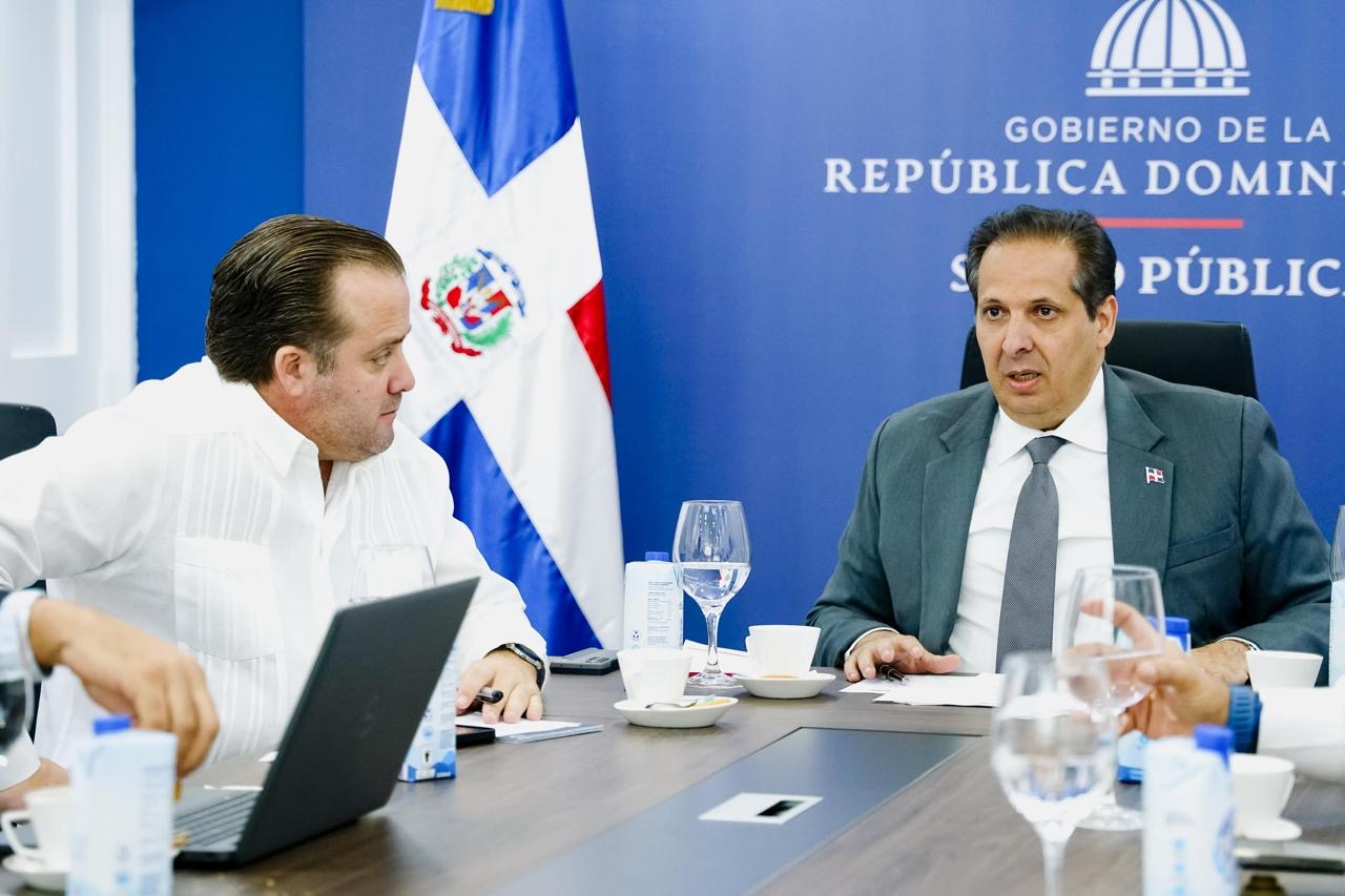 Ministros Paliza y Atallah coordinan acciones para fortalecer sistema sanitario del país