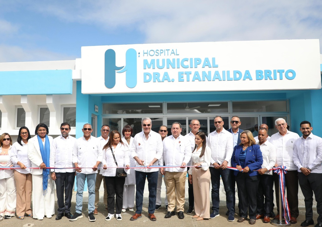 Abinader entrega obras salud y educativas en provincia Duarte