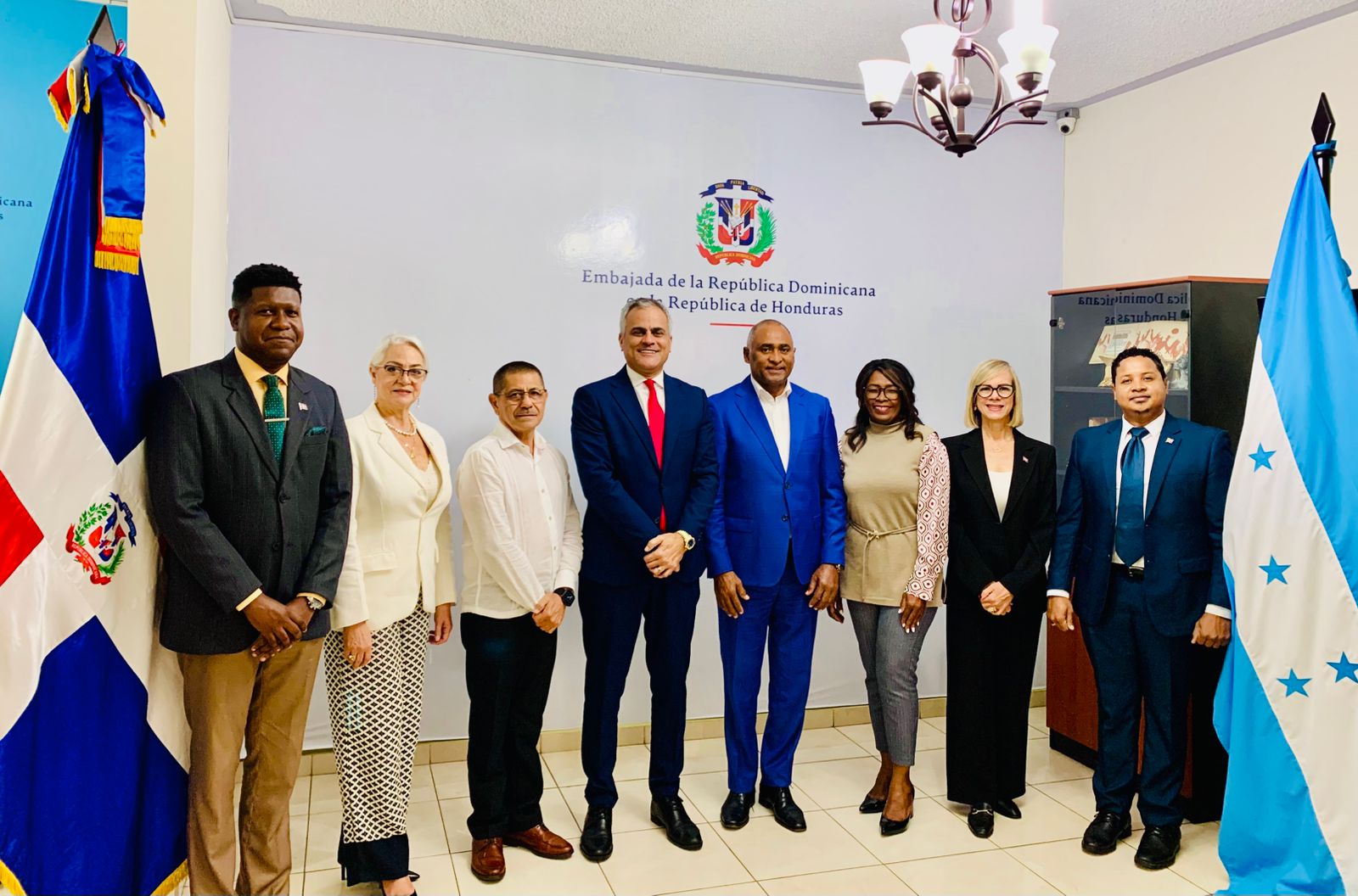 Senador Julito Fulcar Encarnación realiza visita oficial a la Embajada de la República Dominicana en Honduras