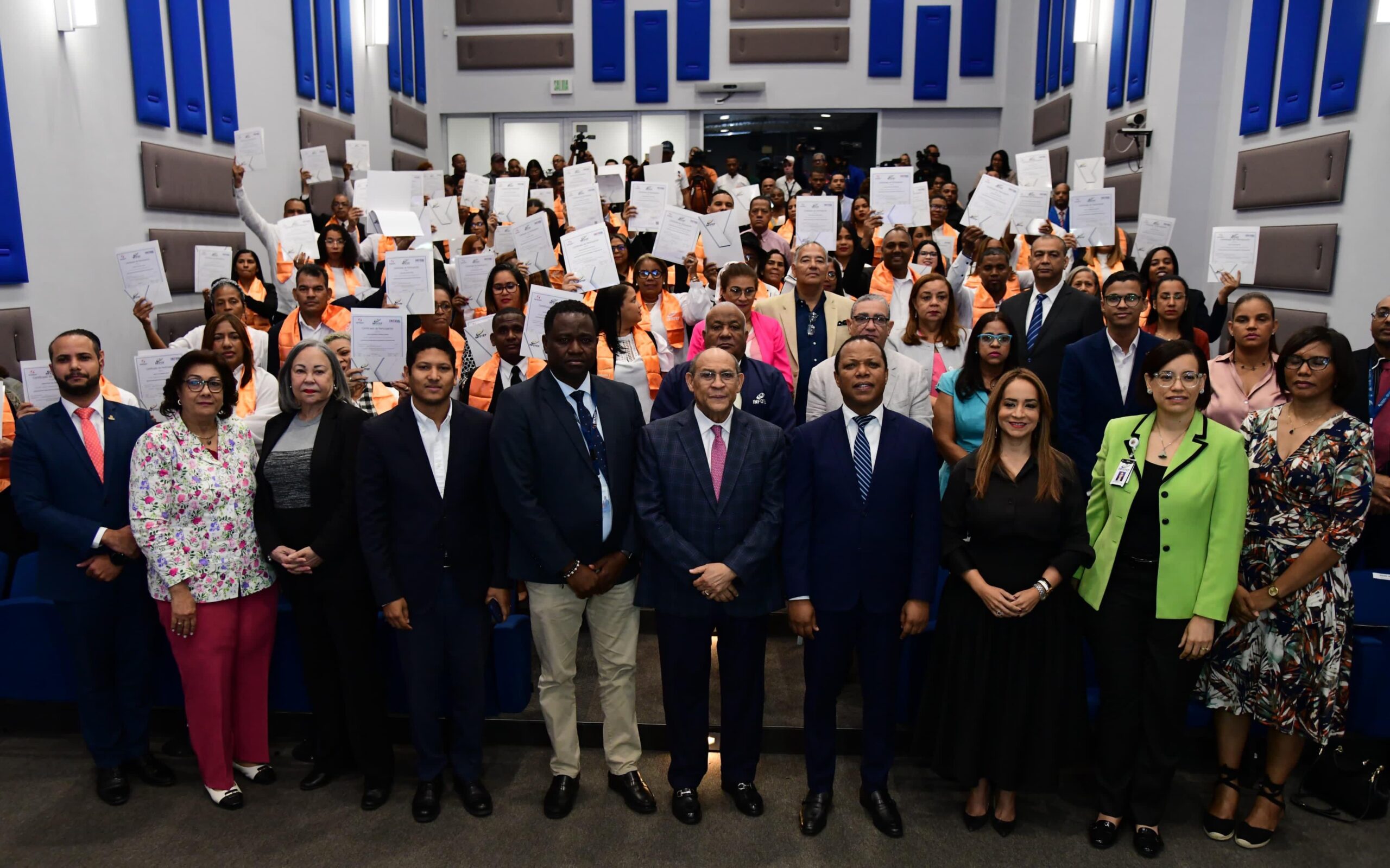 INTRANT e INFOTEP certifican a 80 facilitadores para educar a miles de transportistas y motociclistas