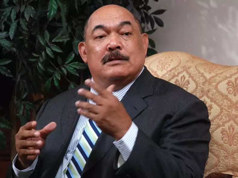 Ramón Alburquerque atribuye apagones a “imprevisiones del pasado”