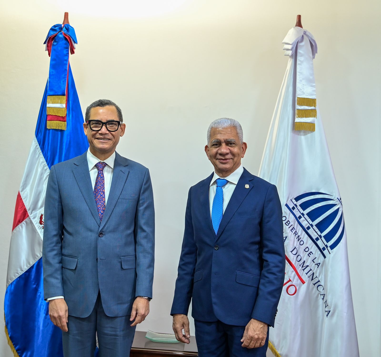 Presidente del Senado visita al ministro de Trabajo Eddy Olivares