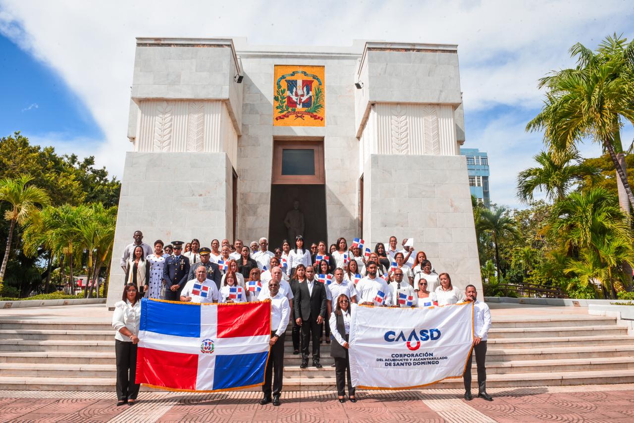 La CAASD deposita ofrenda floral en el Altar de la Patria