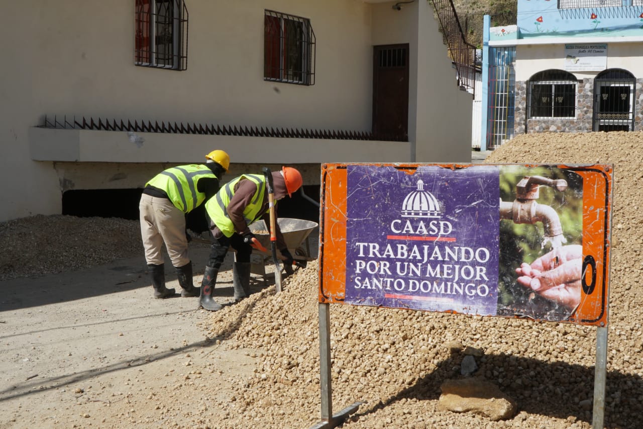 Paliza y Suberví supervisan saneamiento de la cañada La Ochocienta en Los Ríos