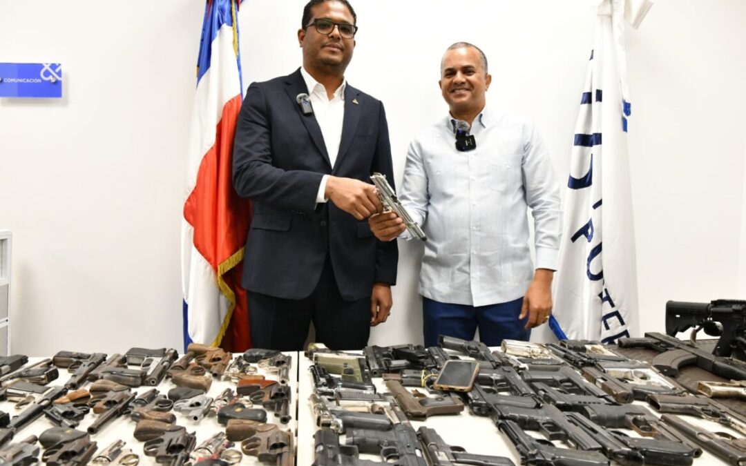 Interior y Policía recibe 94 armas de fuego entregadas por Fiscalía de Santo Domingo Oeste, eran cuerpo de delito