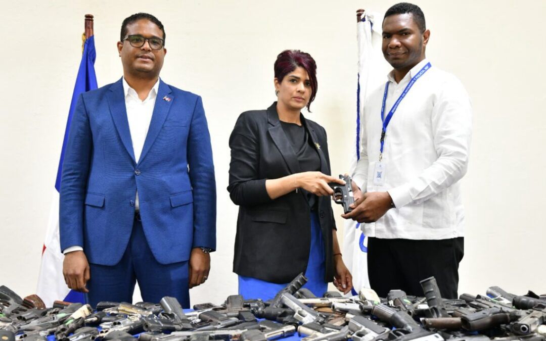 Interior y Policía recibe en Higüey 208 armas más sacadas de las calles