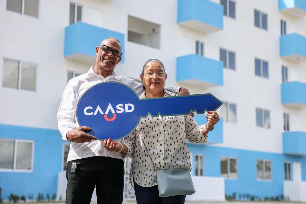 Presidente Abinader y Fellito Suberví entregan 144 apartamentos para Guajimía