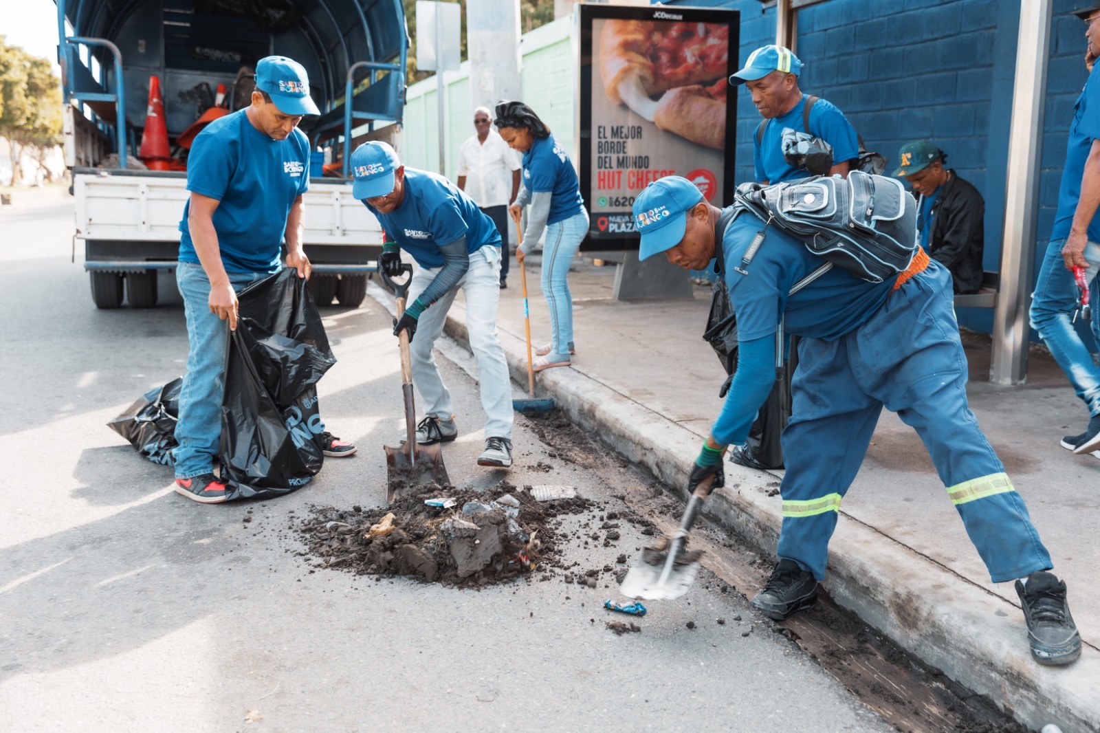 Alcaldía despliega gran operativo de limpieza en las tres circunscripciones del DN