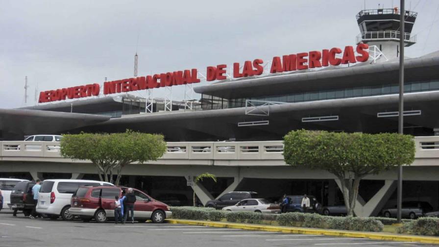 Aerodom refuerza control en el AILA para eliminar operadores informales de renta de vehículos