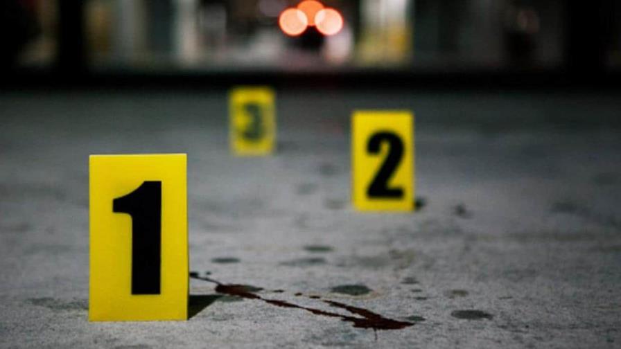 Dos muertos y un herido deja balacera entre asaltantes