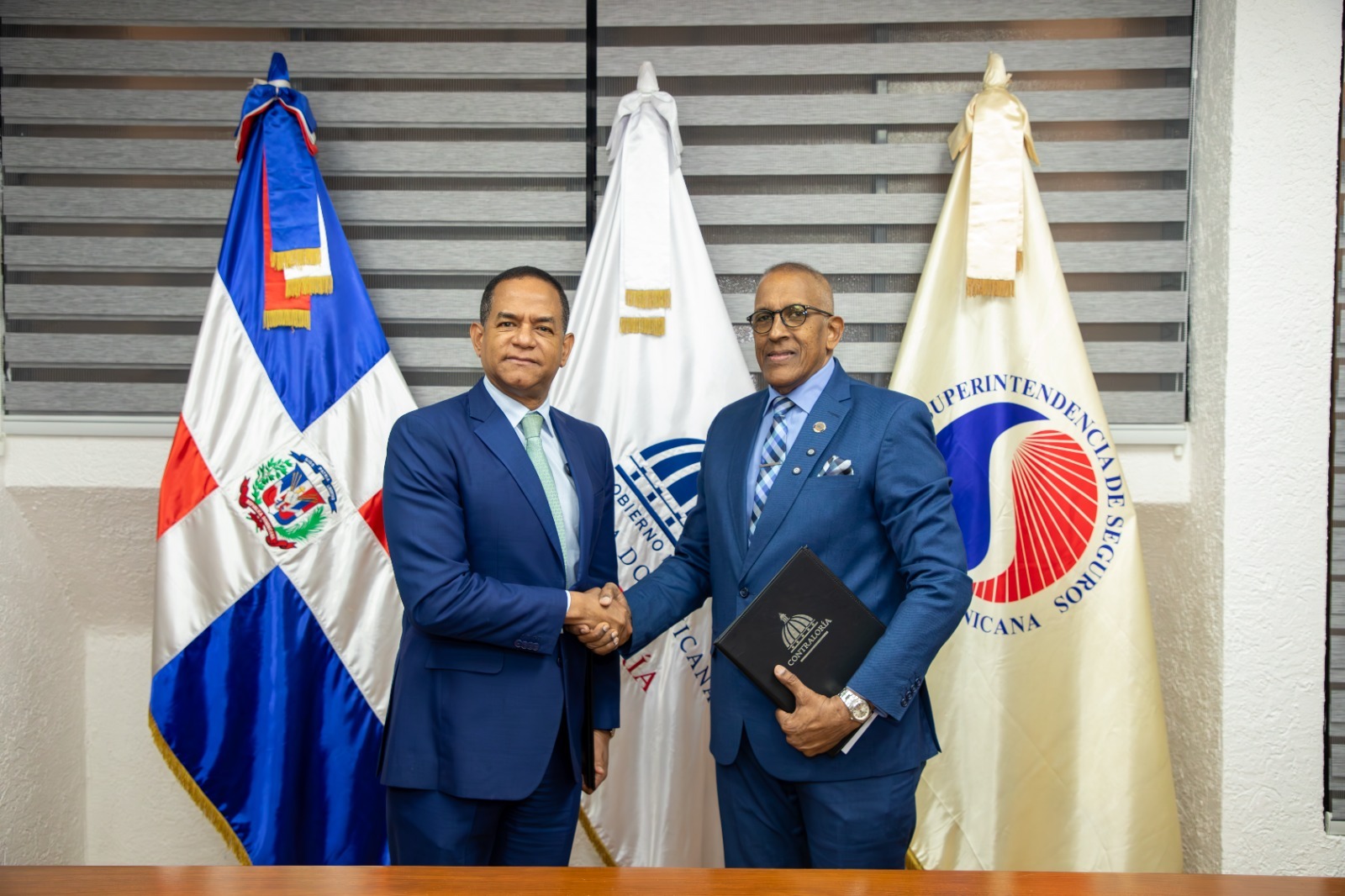 CGR y SIS acuerdan fortalecer control sector asegurador y de fianzas