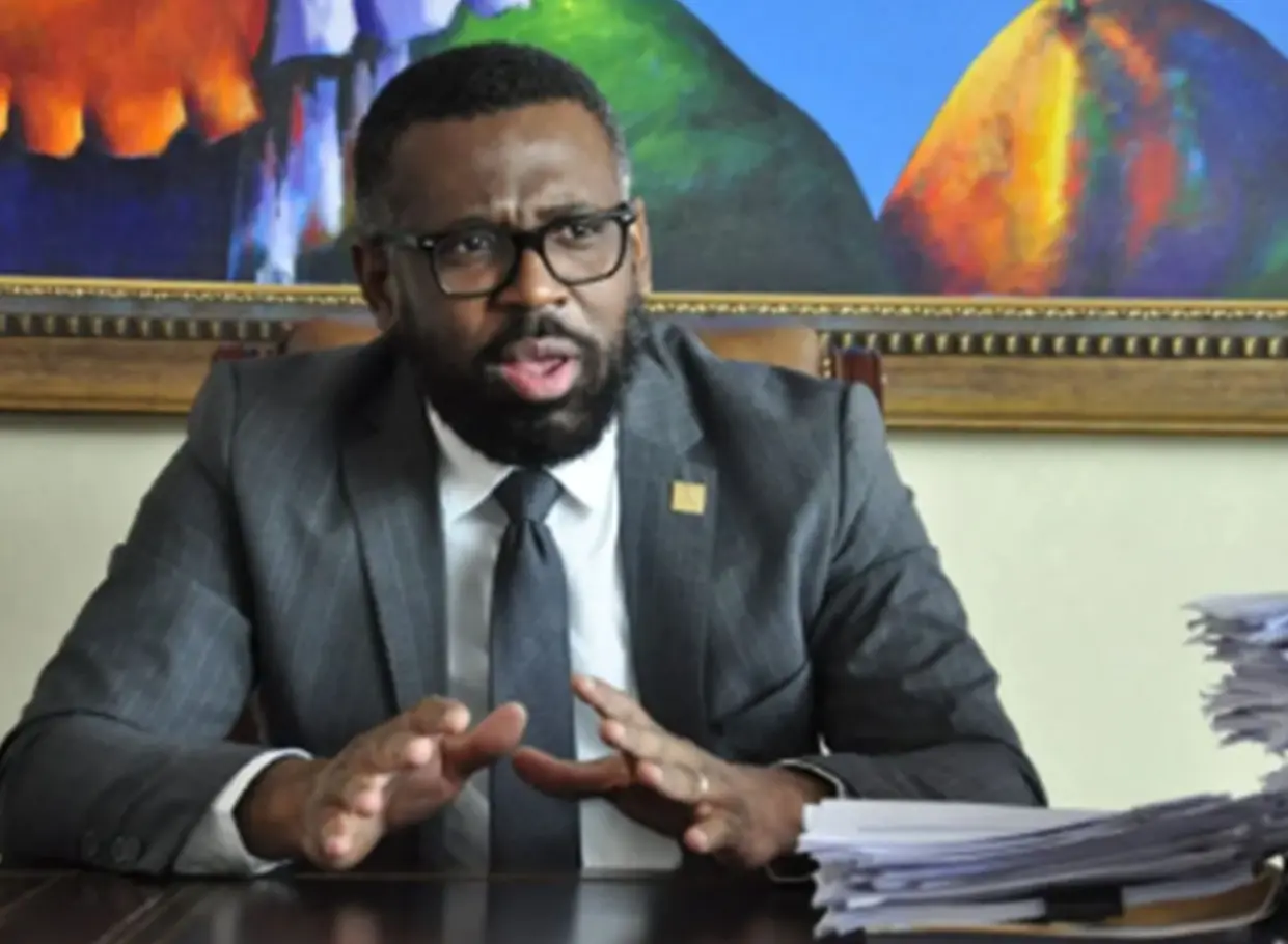 Wilson Camacho reemplaza a Yeni Berenice Reynoso
