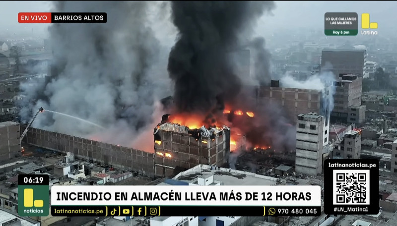Incendio destruye almacenes en el centro histórico de Perú y deja 17 heridos