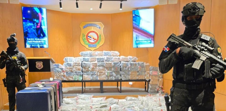 Ocupan 463 paquetes de cocaína en Peravia y 509 de marihuana a 7 canadienses en La Romana
