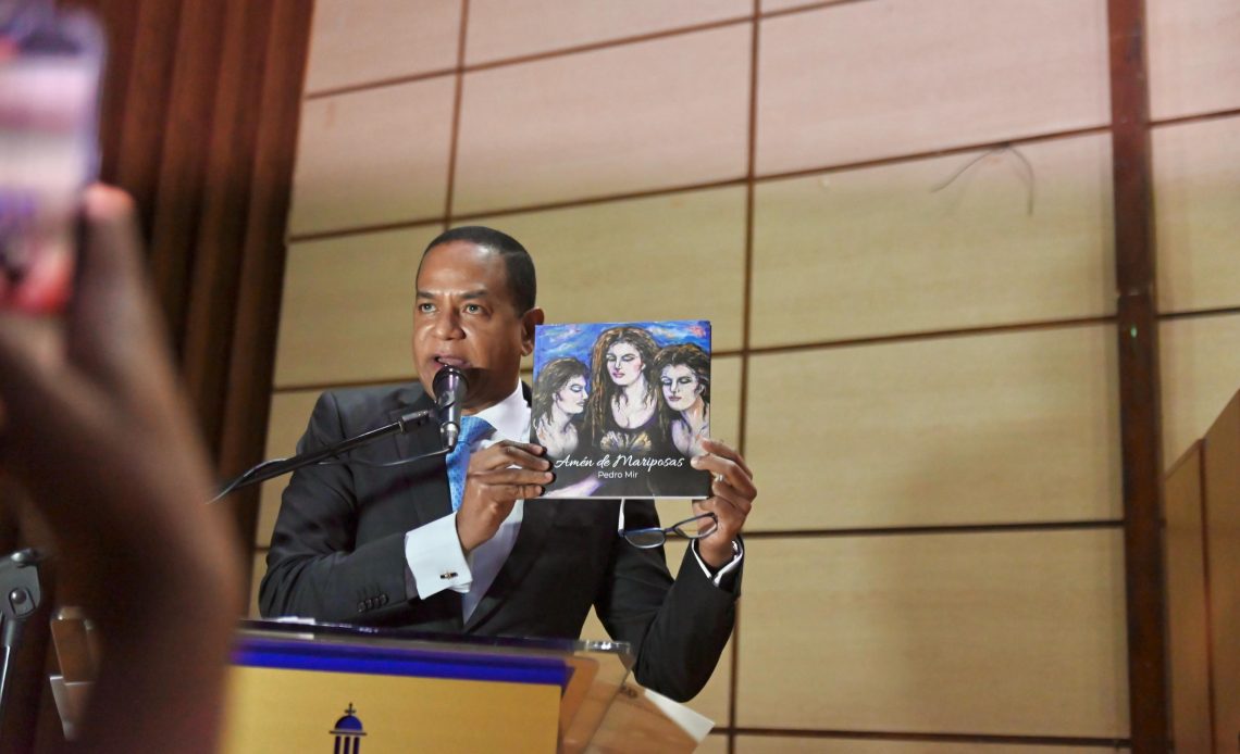 Presentan nueva edición libro “Amén de Mariposas” en homenaje a las hermanas Mirabal