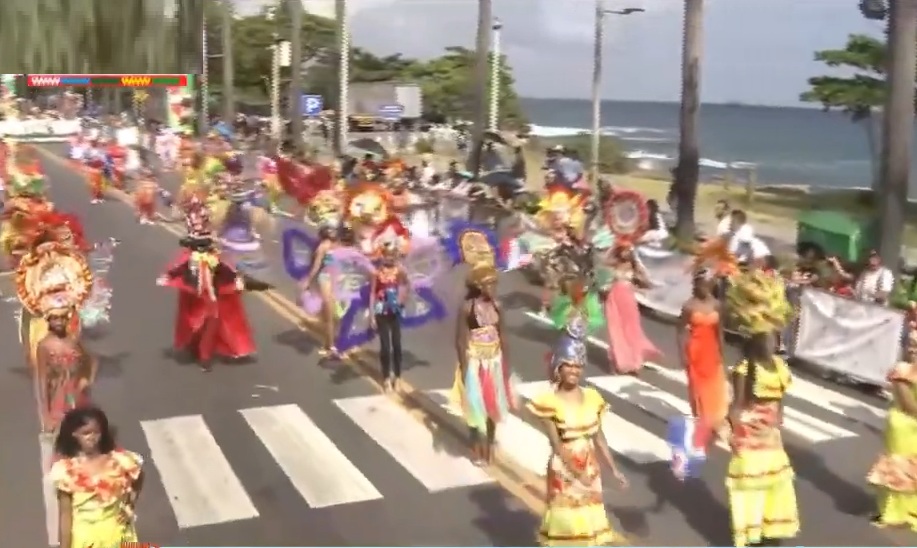 Con un despliegue de cultura se realizó en SD el desfile nacional carnaval