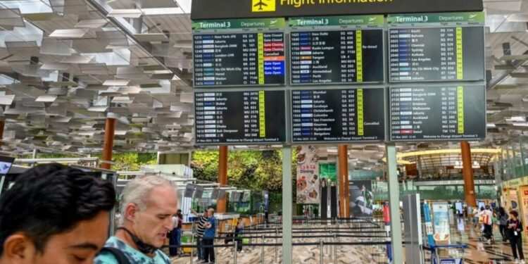 Incendio en Aeropuerto de Heathrow Desata Caos en el Tráfico Aéreo Global
