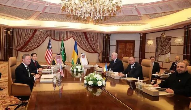 Estados Unidos y Ucrania inician reunión en Arabia sobre la paz