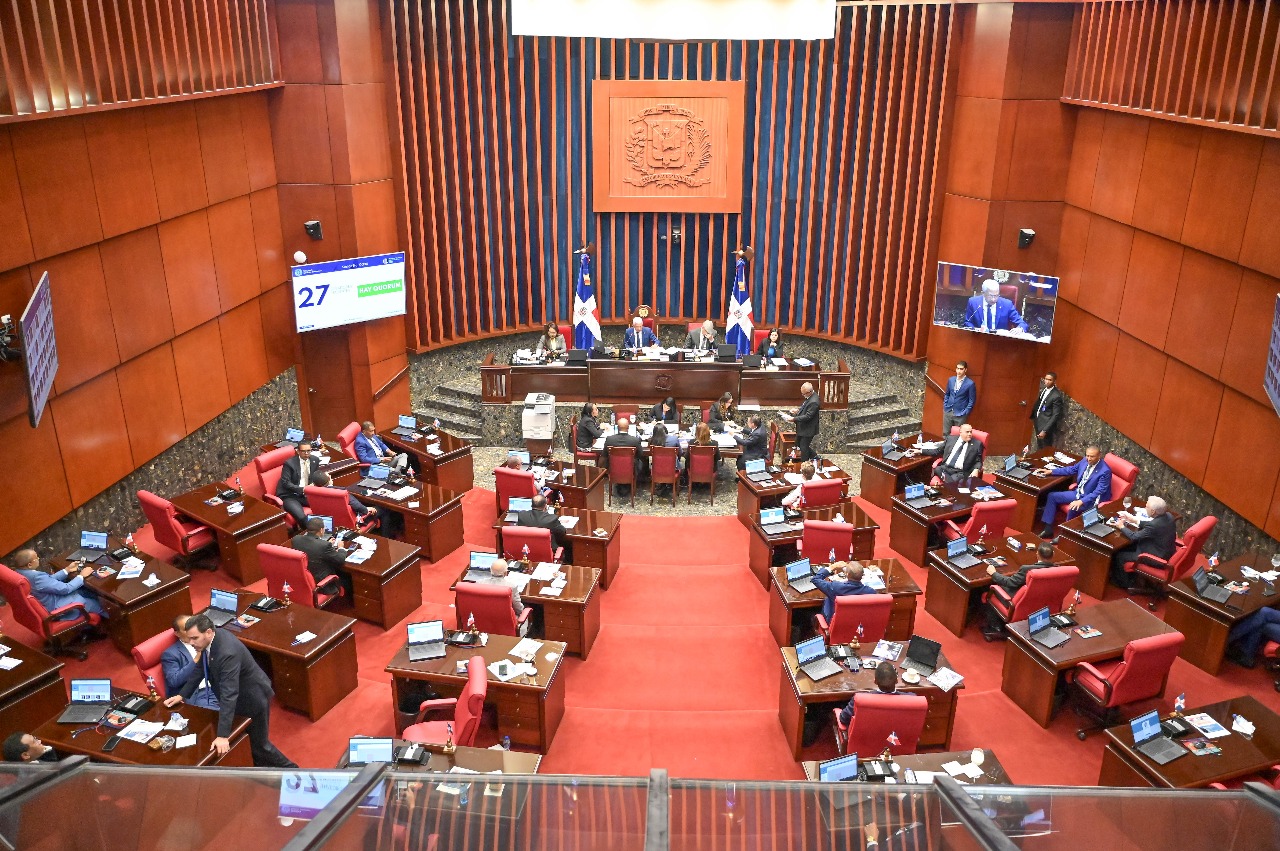 Senadores Rinden Homenaje a Zoe Saldaña por su Logro en los Premios Oscar