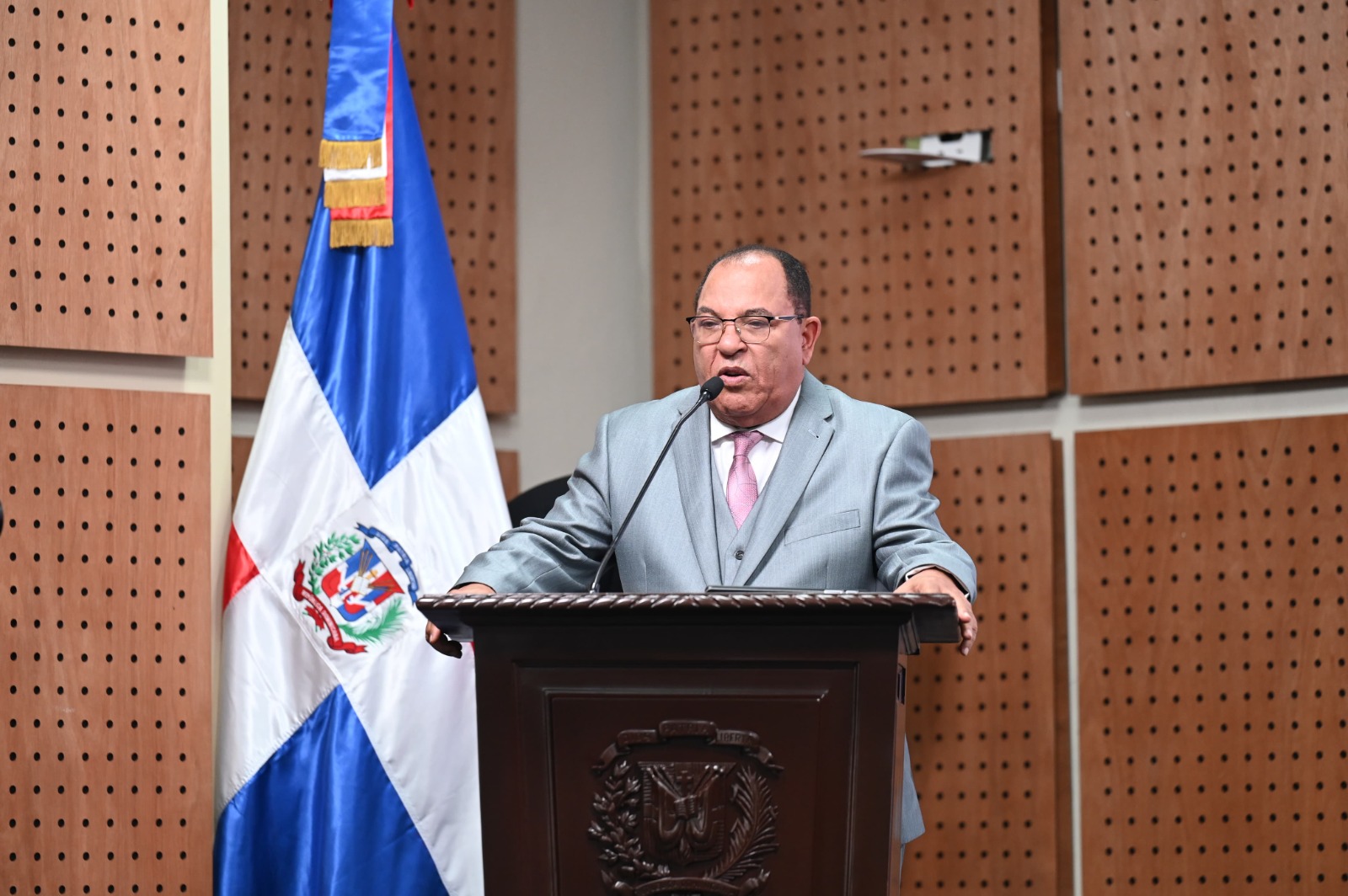 Senado reconoce a Cesar Julio Cedeño Ávila, como propulsor del deporte de la República Dominicana