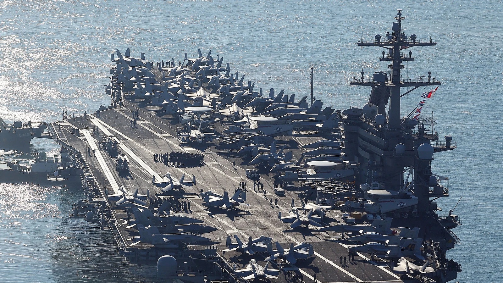 EU enviará a Oriente Próximo portaaeronaves «Carl Vinson»