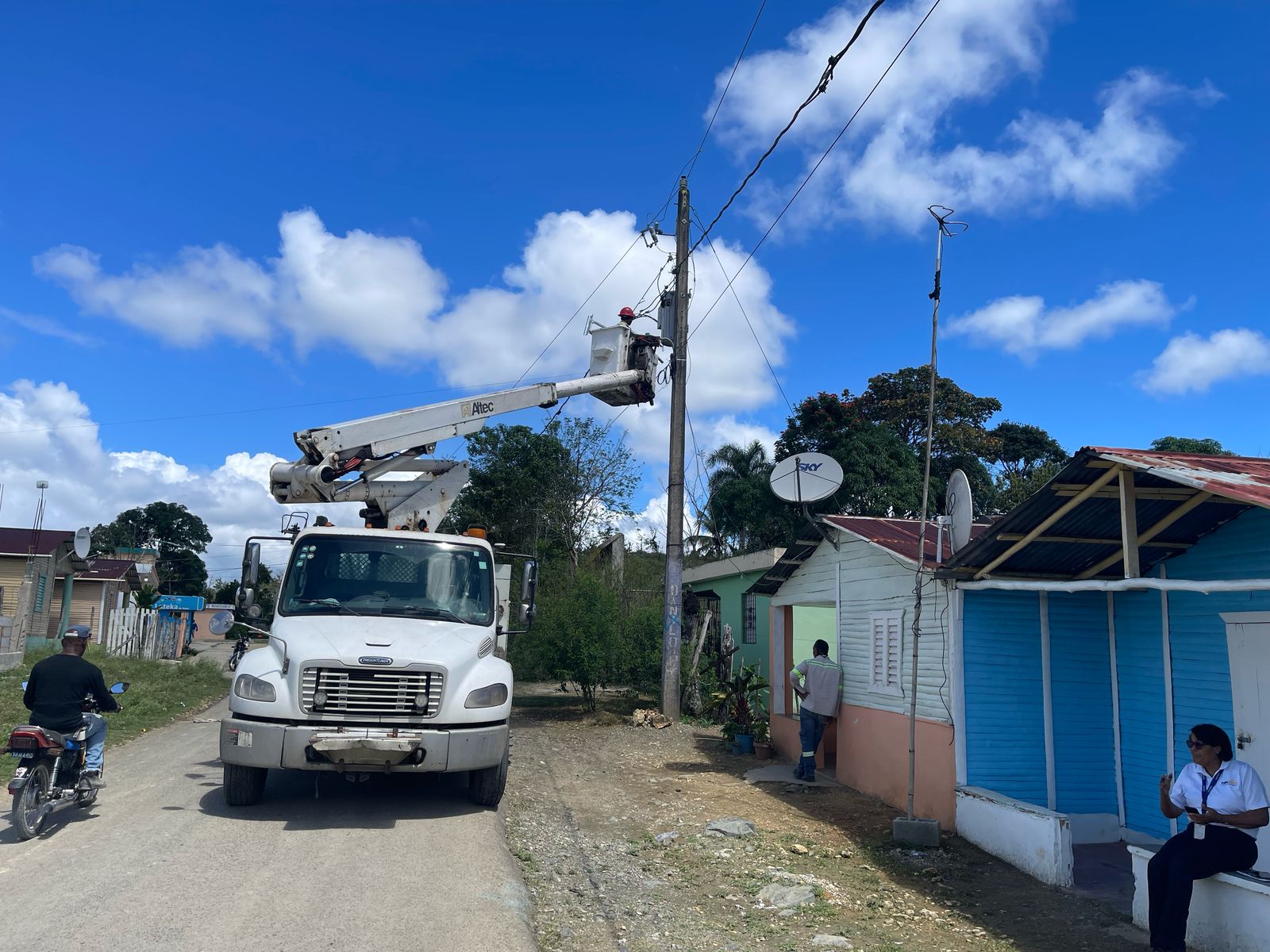 Junta Municipal de Gonzalo y Edeeste realizarán programa de iluminación y electrificación en sectores de la demarcación 