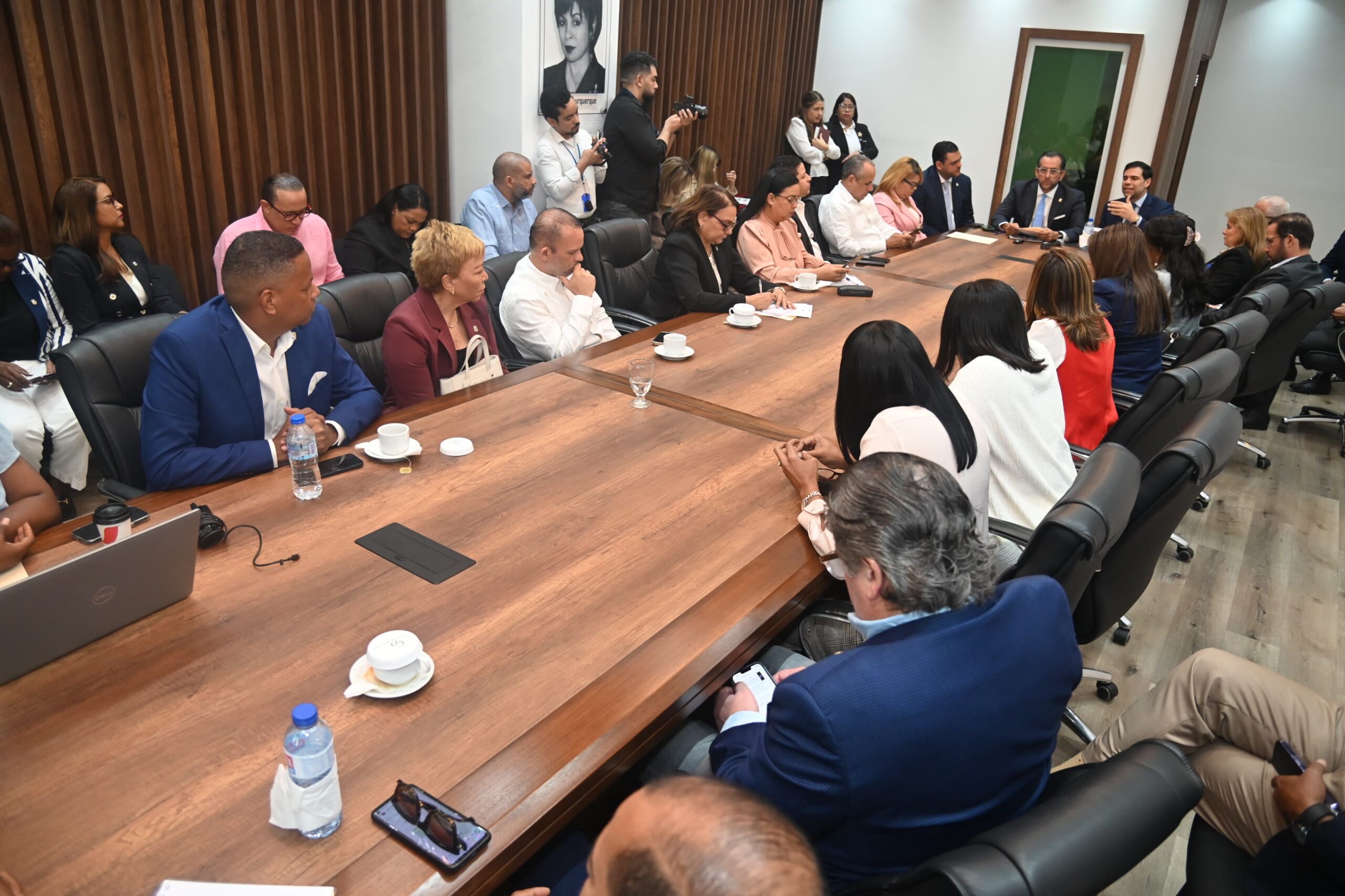 Cámara de Diputados y Ministerio de Cultura coordinan acciones para fortalecer la identidad dominicana